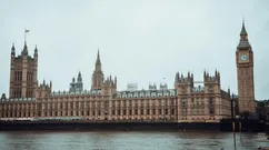 英议员联名要求暂停博彩财务风险评估