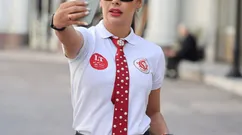 情难自禁！巴拉圭乳神现场观战淘汰德国，晒出多张美照后热泪横流