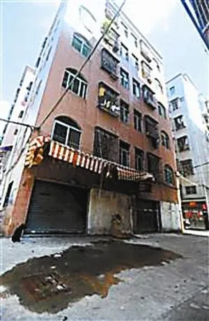 博彩资讯：13岁少年凌晨跳楼自杀 父亲沉迷赌博家人态度冷漠