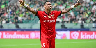 中超德比盛宴！海港以2-0战胜申花，莱昂纳多世界波与本土小将破门助胜