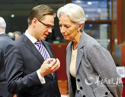 法国女财长拉嘉德夺冠赔率遥遥领先最被看好。左为芬兰财长卡泰宁
