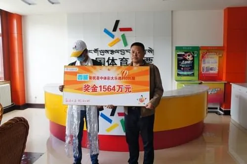 年轻男子领走1564万追加头奖 全身照流出(图)