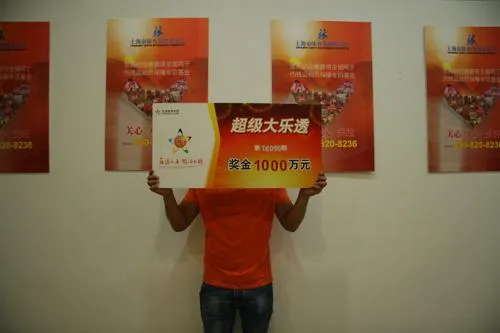 90后搬运工中1000万火速领奖 捐款十万支持公益
