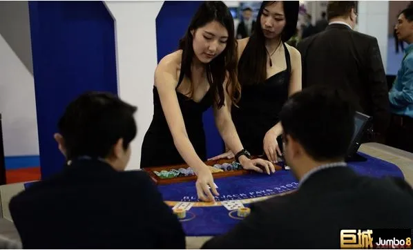 2015亚洲国际博彩， ♣巨城娱乐也有美女荷官吸睛