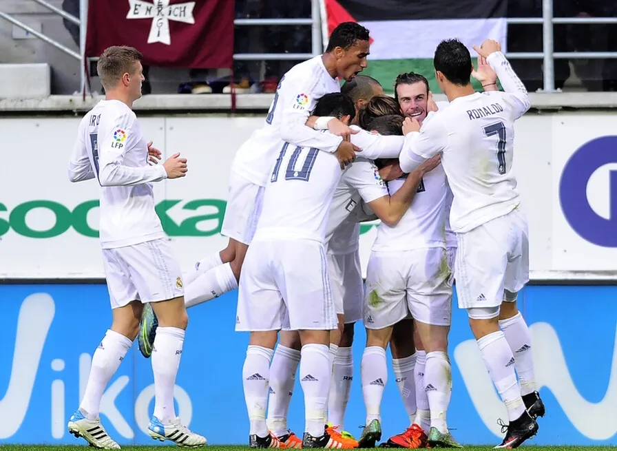 玩球赛报：皇马2-0客胜埃瓦尔，贝尔C罗齐破门