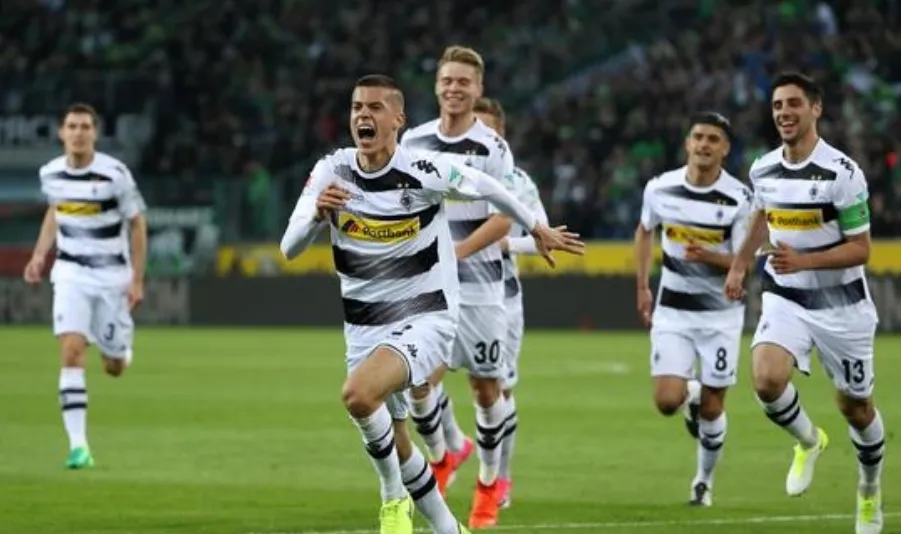 Battle of the Bruised: Gladbach Look to Capitalize as Augsburg Limp into Town