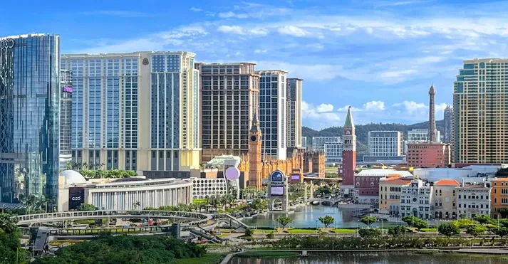 Macau's gambling revenue increases without profit growth as high-end customer groups erode profits.