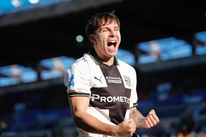 2-1, a 93rd-minute winner, Serie A 14th-placed team narrowly defeats Verona, securing their second consecutive victory.