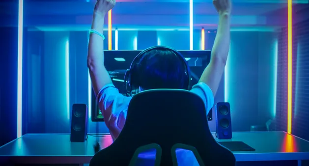 SkyControl innovates Crash game with P2P, capturing the pulse of Gen Z's social competition.