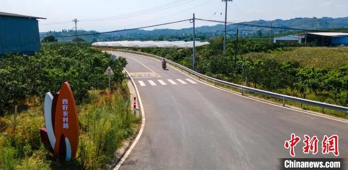 丹棱县境内的“四好农村路”之一。刘忠俊 摄