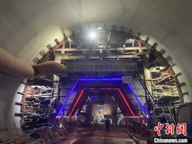 图为黄家沟隧道施工现场。　熊苏琳 摄