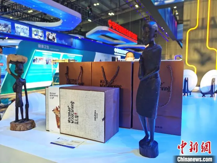 博览会上展示的非洲工艺品。 向一鹏 摄 博览会上展示的非洲工艺品。 向一鹏 摄