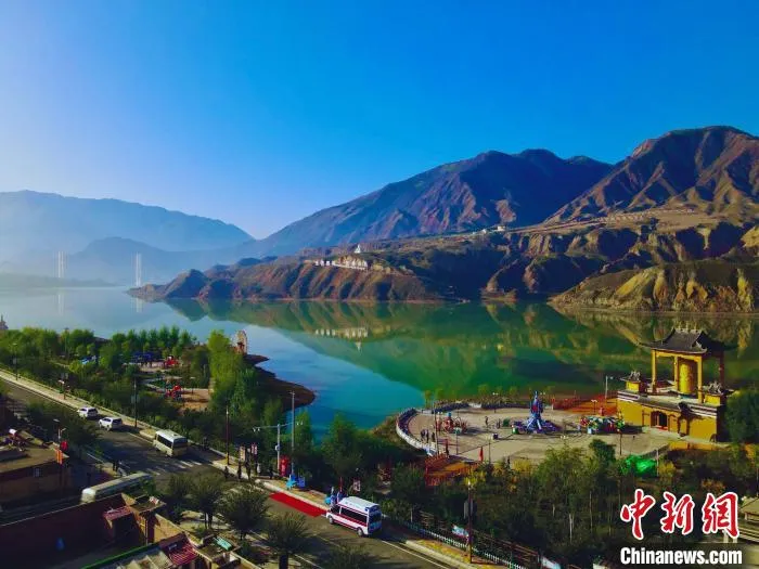 图为德吉村一角。　陈奇峰 摄