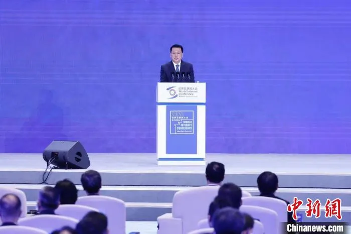 浙江省委书记袁家军在2021年世界互联网大会乌镇峰会开幕式上致辞。　韩海丹 摄