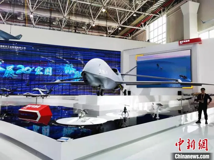 首次亮相中国航展的无侦-7高空无人侦察机模型。　邓媛雯 摄