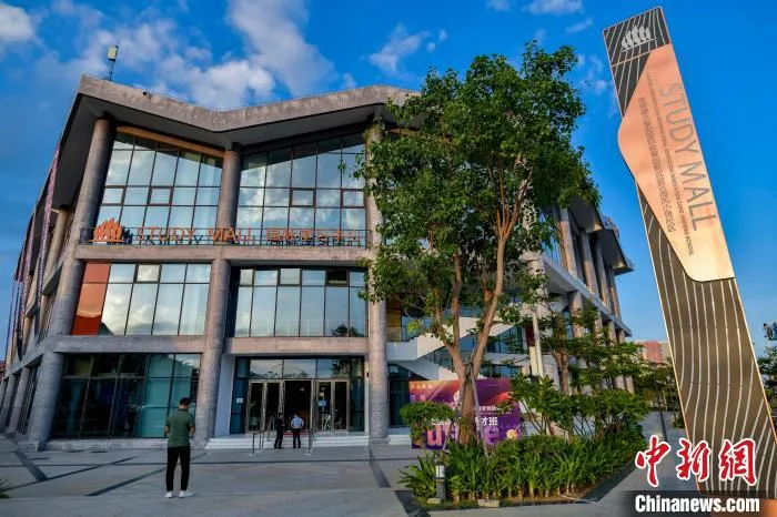 海风小镇校区Study Mall。 骆云飞 摄 海风小镇校区Study Mall。 骆云飞 摄