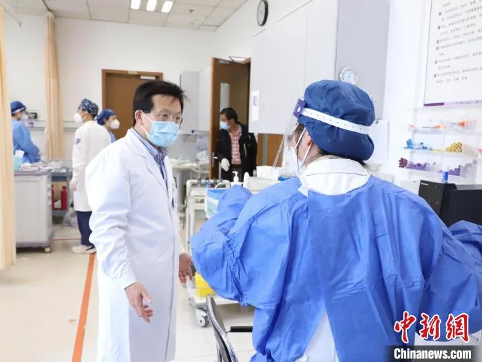 郭辉教授带领团队不断对相关区域进行调整完善，　徐敏 摄