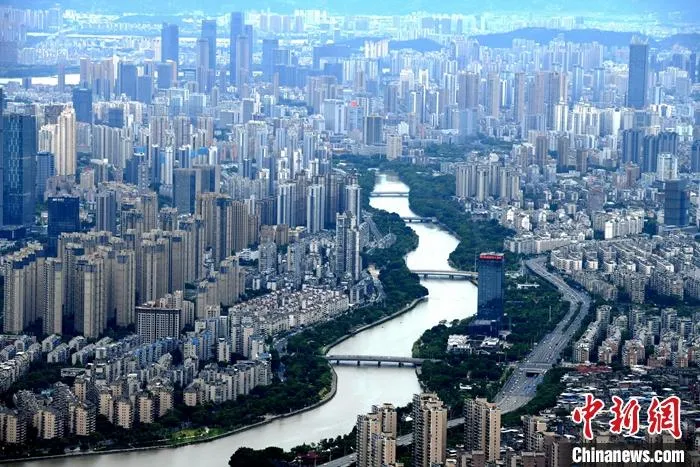 9月15日，中国国家统计局发布的数据显示，今年8月份，中国70个大中城市中，46城新房价格环比上涨，4城持平，20城价格环比下跌。新房价格环比上涨的城市数量创下今年以来的新低。图为俯瞰福州城区。(资料图片) 中新社记者 王东明 摄