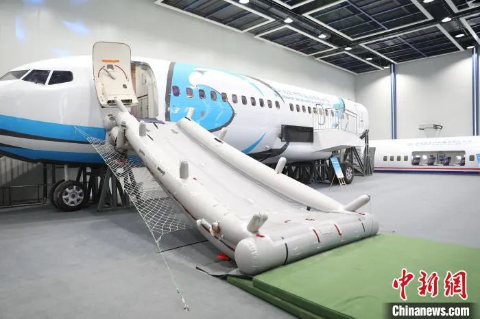 图为逃生舱。　空港新城供图 摄
