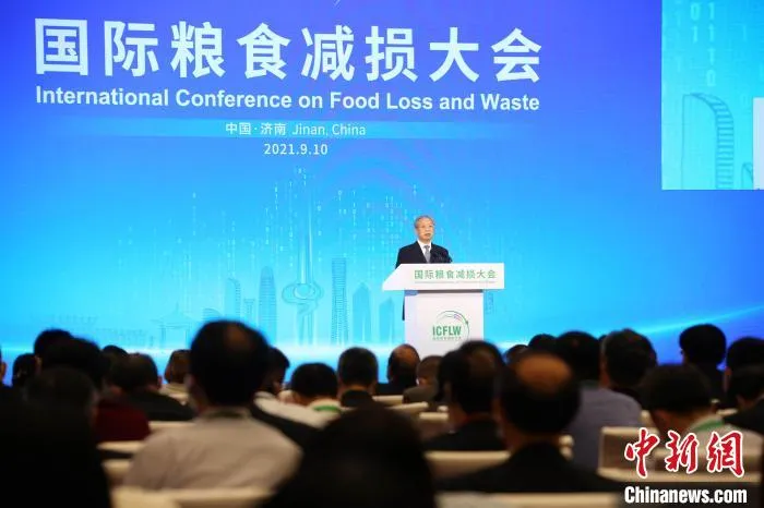 中共山东省委书记刘家义在大会上致辞。　沙见龙 摄