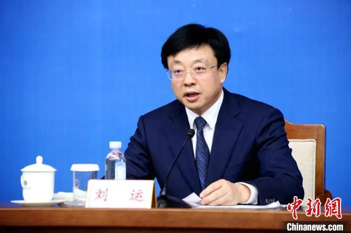 中共潍坊市委副书记、市长刘运在发布会上介绍潍坊市相关情况。　沙见龙 摄
