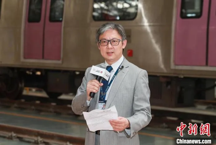 15日，京港地铁发布第二代员工制服。图为京港地铁总经理邵信明致辞。　中新社记者 贾天勇 摄