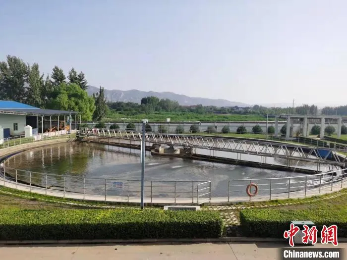 随着城市扩容，市政污水同步增量，为此，侯马在原污水处理厂现址基础上，对污水处理厂进行扩容。　吴琼 摄