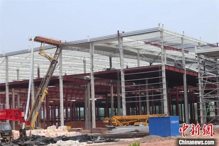 图为瑞庆时代项目建设现场。　孙秋霞 摄