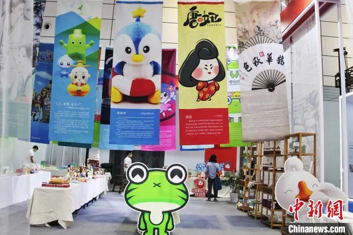 齐鲁IP创意节暨“鹊华秋色”数字沉浸展是本届博览会的一大亮点。　赵晓 摄