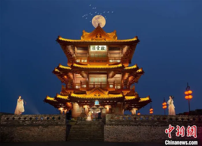 广东肇庆披云楼 曾令华 摄