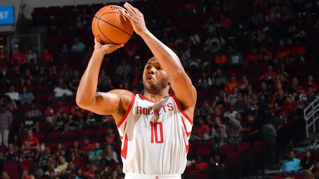 中外专家超级预测：詹皇MVP 仅一人看好骑士夺冠