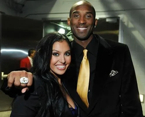 NBA奢侈私生活：哈登与美女一晚开销近百万，詹姆斯澳门做保健