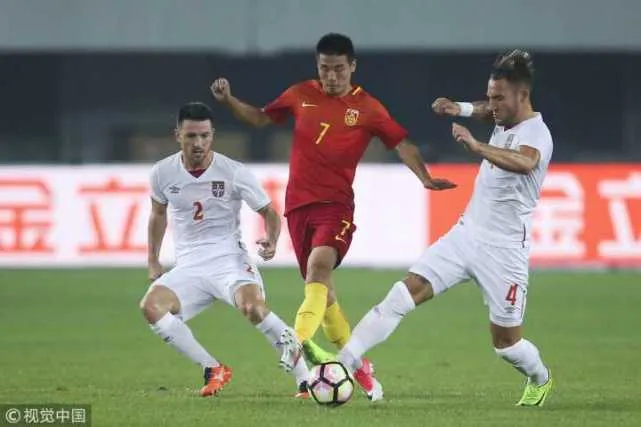 国足0-2塞尔维亚 武磊失良机颜骏凌神扑难救主