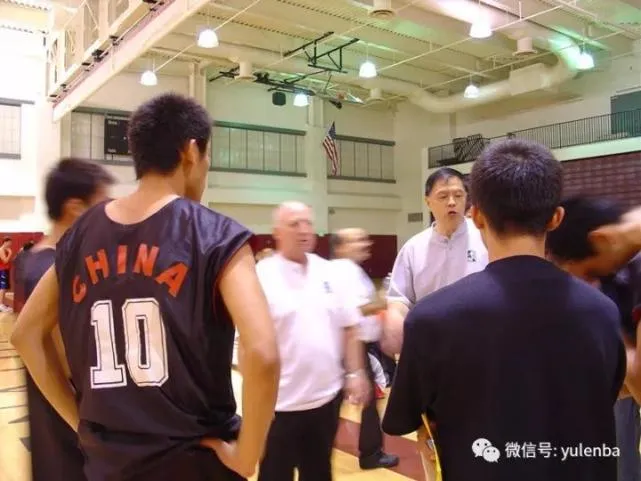 他在北京奥运为姚明传球 为何年仅28岁就退役？
