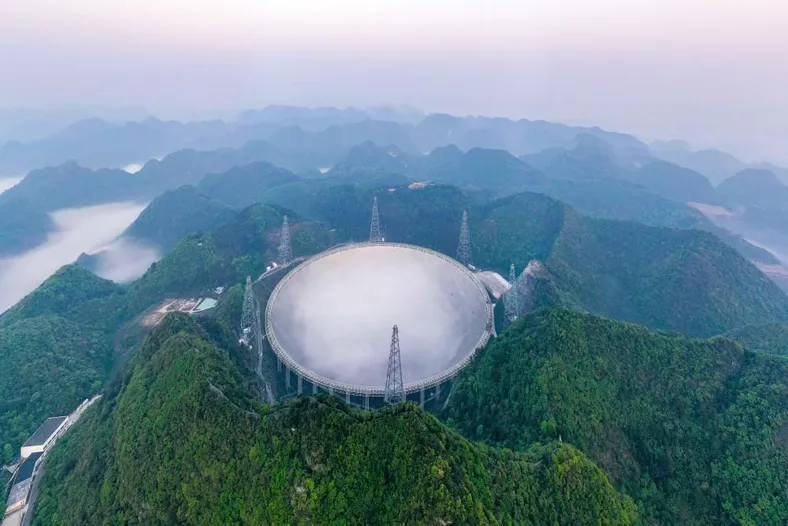 这是3月31日拍摄的“中国天眼”全景(维护保养期间拍摄，无人机照片)。新华社记者 欧东衢 摄