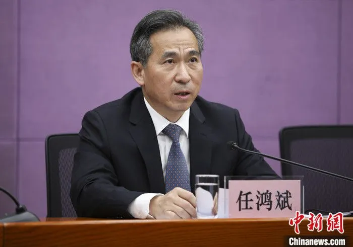 6月18日，中国商务部召开国家会展中心（天津）启用专题新闻发布会。中国商务部部长助理任鸿斌表示，继广州、上海之后，中国第三个国家会展中心将在天津启用。这将有力推动中国会展业发展，填补中国北方缺乏大型展馆的空白。 中新社记者 赵隽 摄