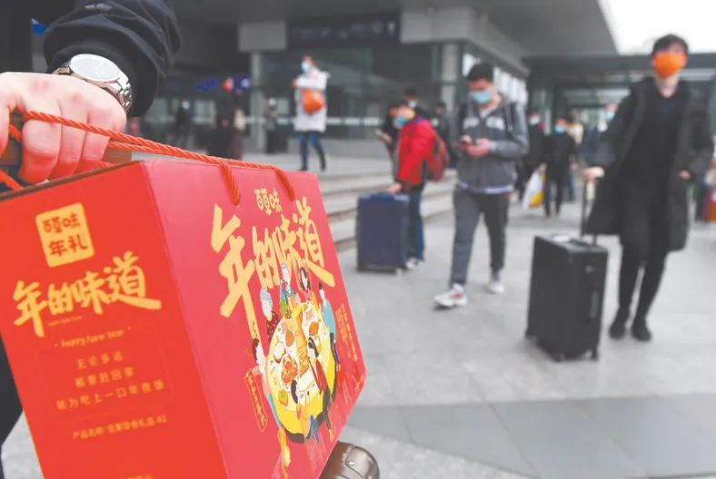 在中国，逢年过节，少不了礼赠往来。中新社/吕明 摄