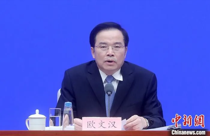 4月7日，中国国务院新闻办公室在北京举行新闻发布会，介绍贯彻落实“十四五”规划纲要，加快建立现代财税体制有关情况。财政部部长助理欧文汉出席。

中新社记者 张宇 摄