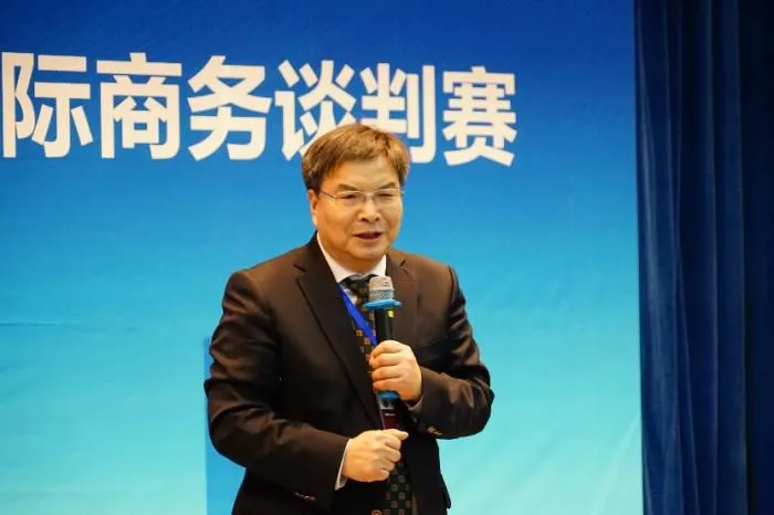 赵忠秀校长在大赛闭幕式上致辞。孙炬 摄