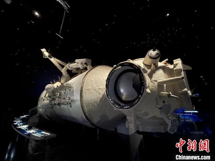 1:1仿真模型的中国空间站天和核心舱 郑莹莹 摄