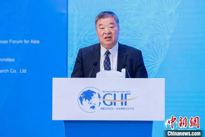 梁万年致辞。　清华大学万科公共卫生与健康学院供图