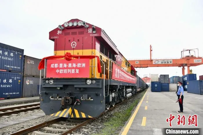 成都中欧班列南通道“欧洲通”公共班列首发。　张浪 摄