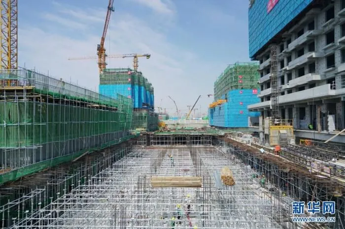 7月3日拍摄的雄安新区容西片区建设现场。新华社记者 牟宇 摄