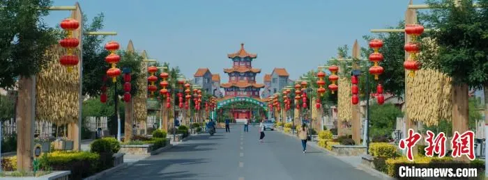 图为草原上的“塞外粮仓”尽显农耕文化。　巴彦淖尔市文化旅游广电局供图