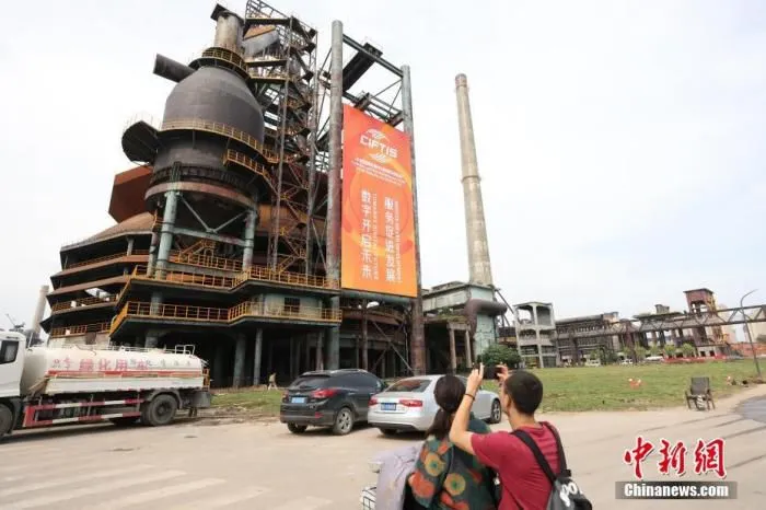 资料图：2021年中国国际服务贸易交易会在继续使用国家会议中心的基础上，首次使用首钢园区作为专题场馆。 中新社记者 蒋启明 摄

