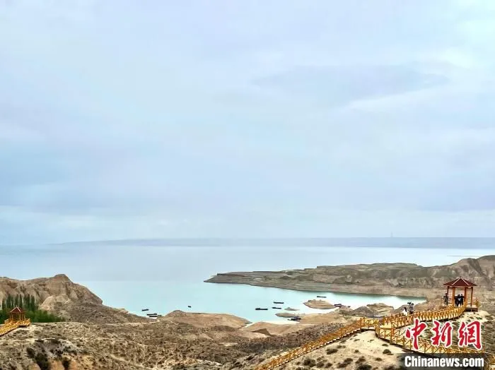 图为龙羊新村渔业码头。　祁绣娟 摄