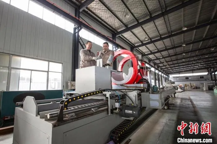 射阳县磁粉探伤制造基地企业车间。　孙淦 摄