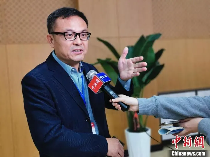 印度尼西亚《一带一路报》社长曾惠阳接受记者采访。　张金川 摄