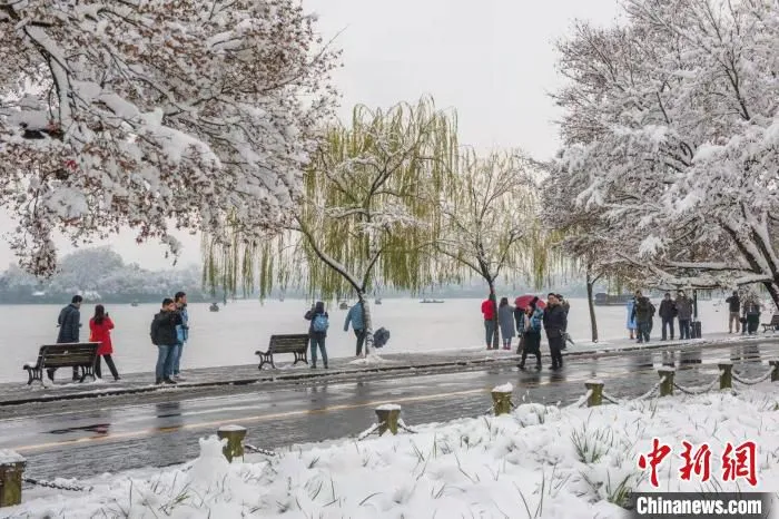 杭州西湖的湖畔雪霁。　马立群 摄