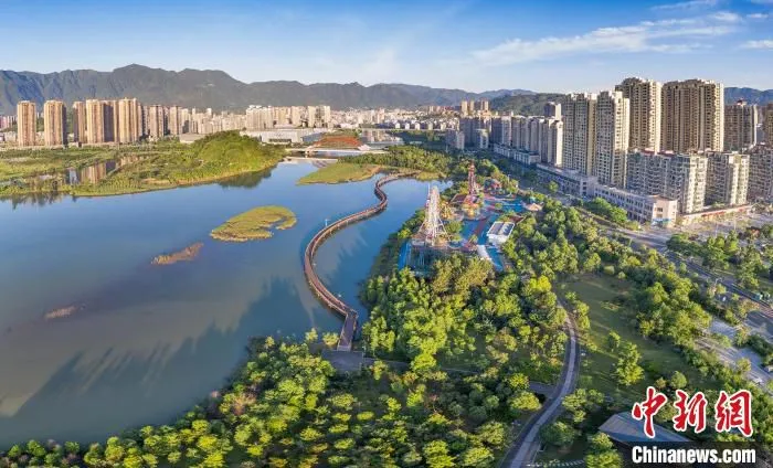 图为宁德城区一景。　徐烽 摄